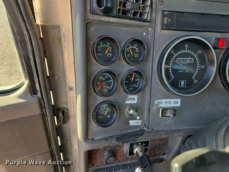 image for item EE7782 2008 Kenworth T300 truck cab and chassis