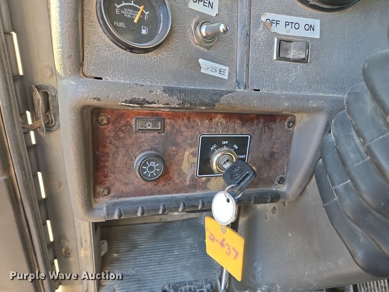 image for item EE7782 2008 Kenworth T300 truck cab and chassis