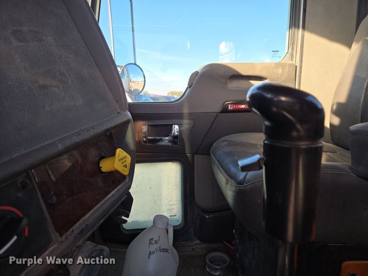 image for item EE7782 2008 Kenworth T300 truck cab and chassis