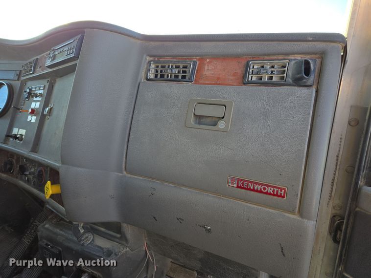 image for item EE7782 2008 Kenworth T300 truck cab and chassis