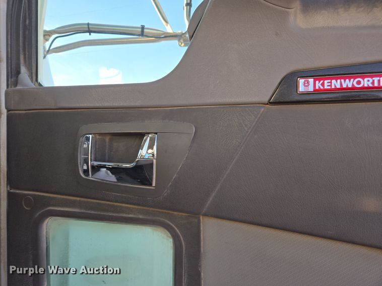 image for item EE7782 2008 Kenworth T300 truck cab and chassis