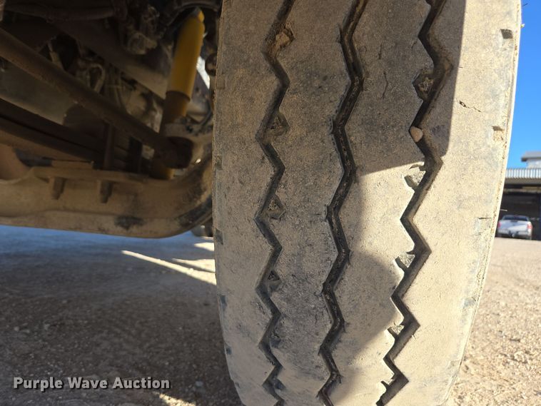 image for item EE7782 2008 Kenworth T300 truck cab and chassis