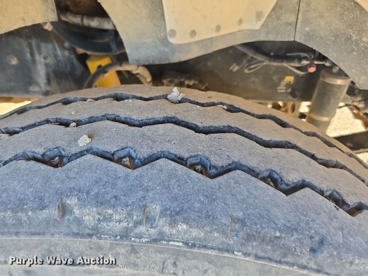 image for item EE7782 2008 Kenworth T300 truck cab and chassis