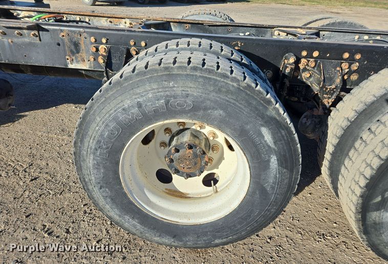 image for item EE7782 2008 Kenworth T300 truck cab and chassis