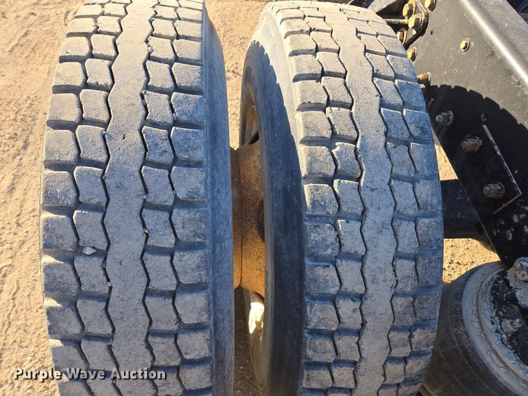 image for item EE7782 2008 Kenworth T300 truck cab and chassis