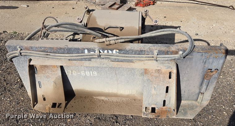 image for item EE7788 Melroe Planer skid steer cold planer