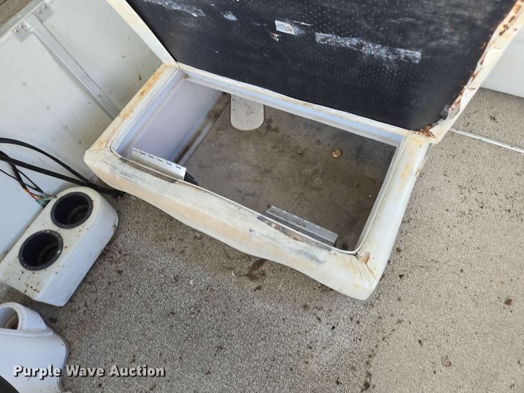 image for item EE8512 2009 Playcraft  Clipper 2400 pontoon boat