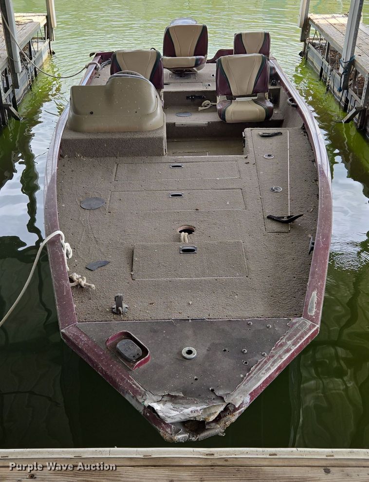 image for item EE8514 2002 Lowe  170W boat