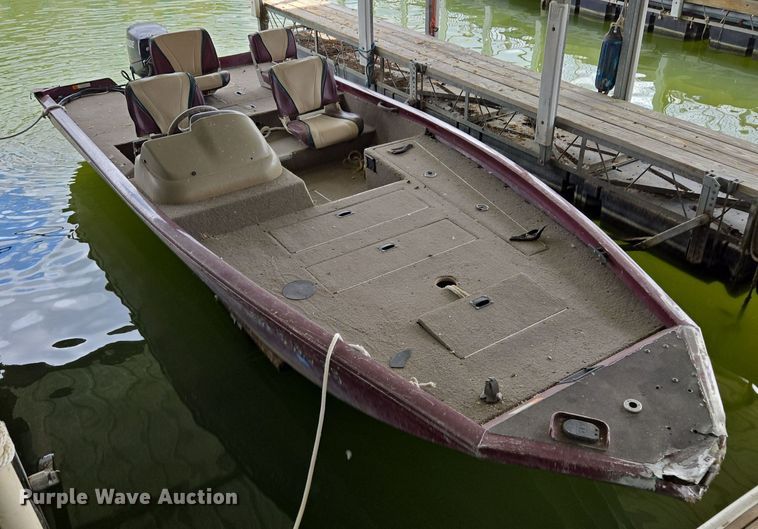 image for item EE8514 2002 Lowe  170W boat