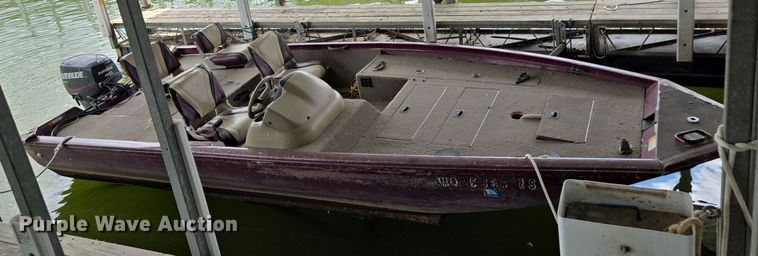 image for item EE8514 2002 Lowe  170W boat