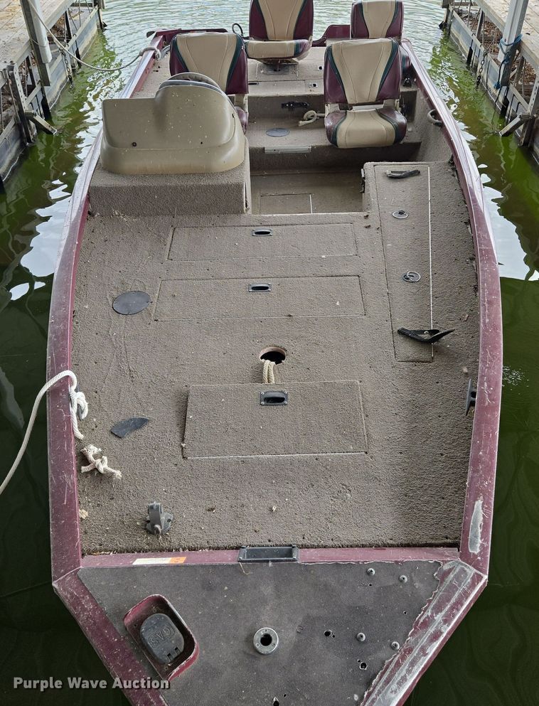 image for item EE8514 2002 Lowe  170W boat