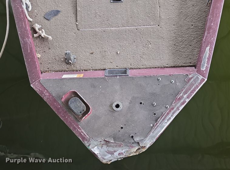 image for item EE8514 2002 Lowe  170W boat