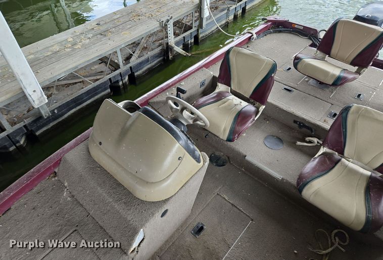 image for item EE8514 2002 Lowe  170W boat