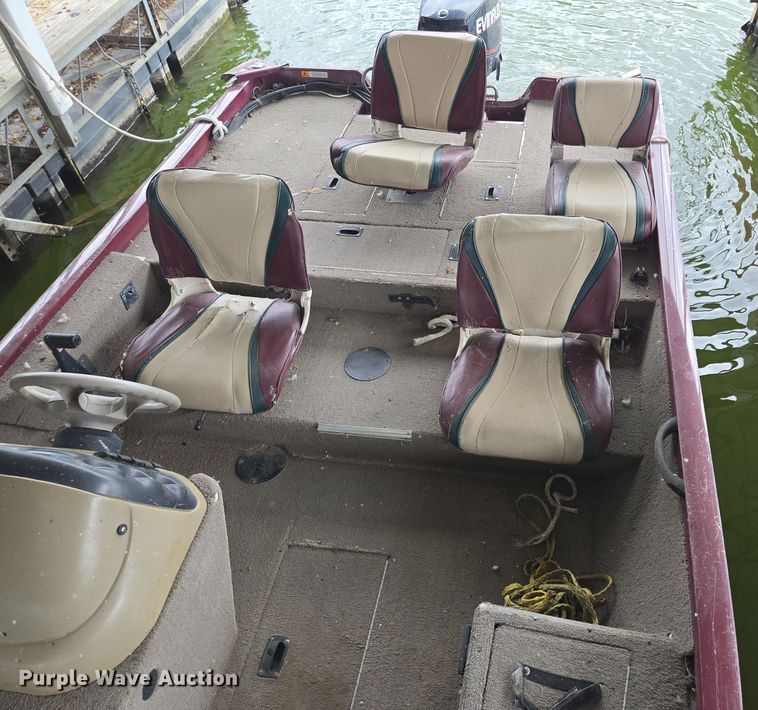 image for item EE8514 2002 Lowe  170W boat