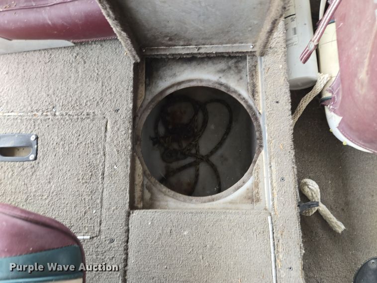 image for item EE8514 2002 Lowe  170W boat