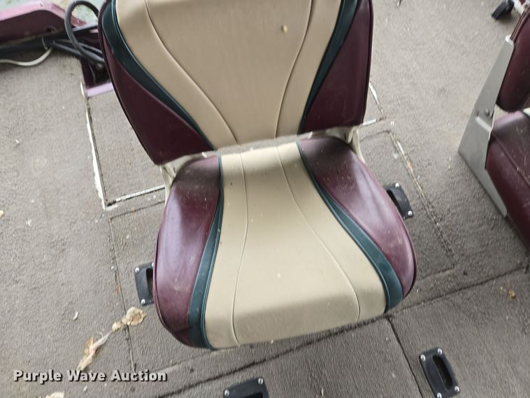 image for item EE8514 2002 Lowe  170W boat