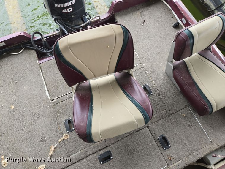 image for item EE8514 2002 Lowe  170W boat