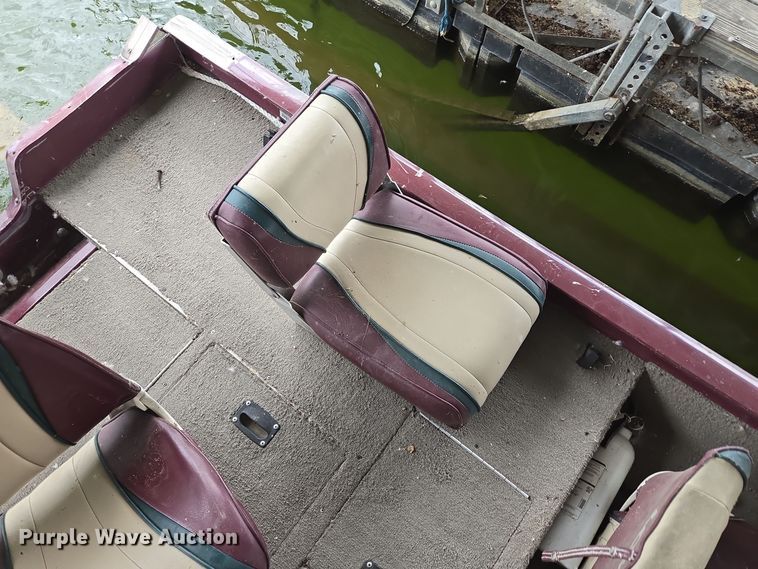 image for item EE8514 2002 Lowe  170W boat