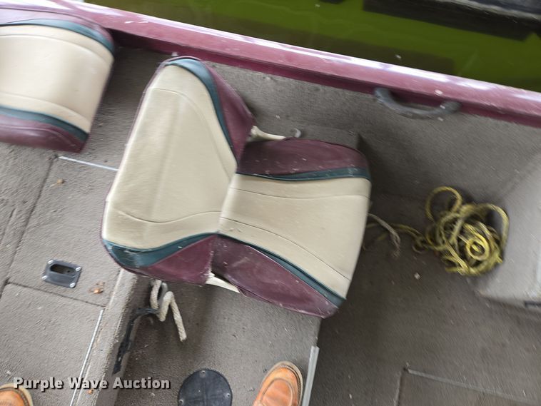 image for item EE8514 2002 Lowe  170W boat