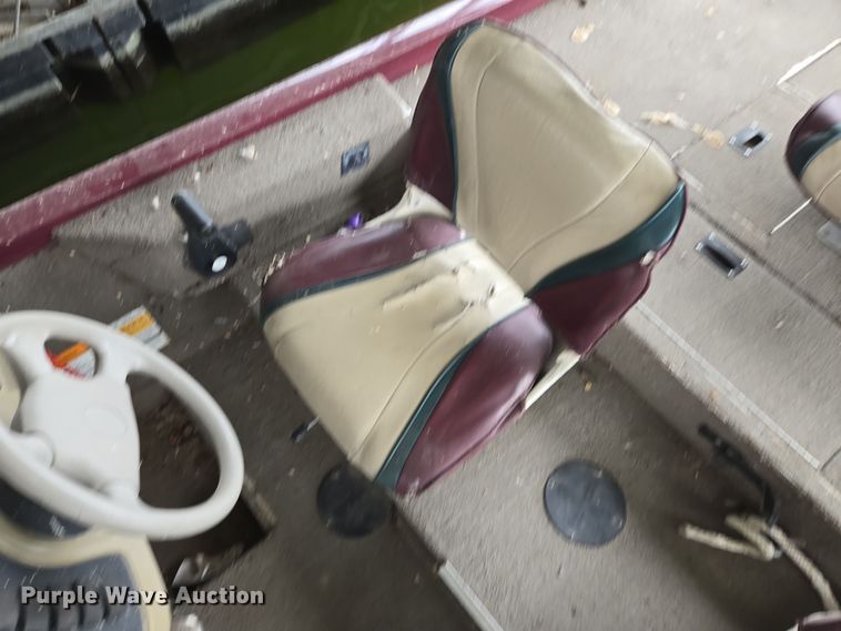 image for item EE8514 2002 Lowe  170W boat