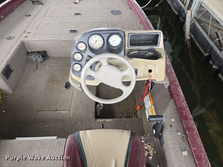 image for item EE8514 2002 Lowe  170W boat