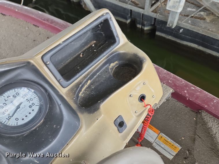 image for item EE8514 2002 Lowe  170W boat