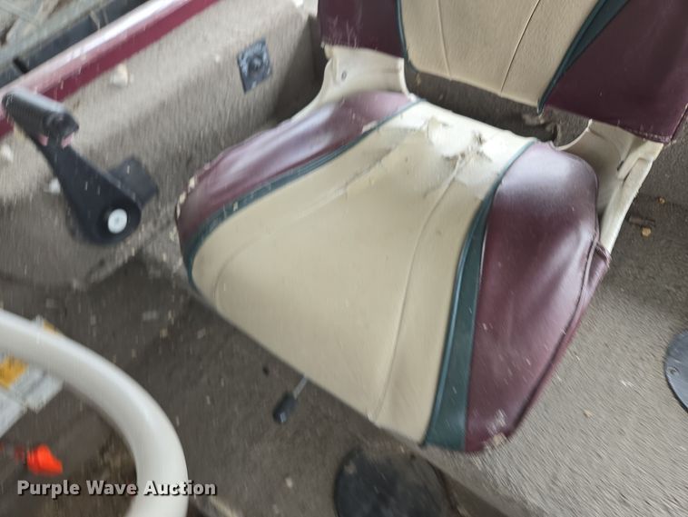 image for item EE8514 2002 Lowe  170W boat