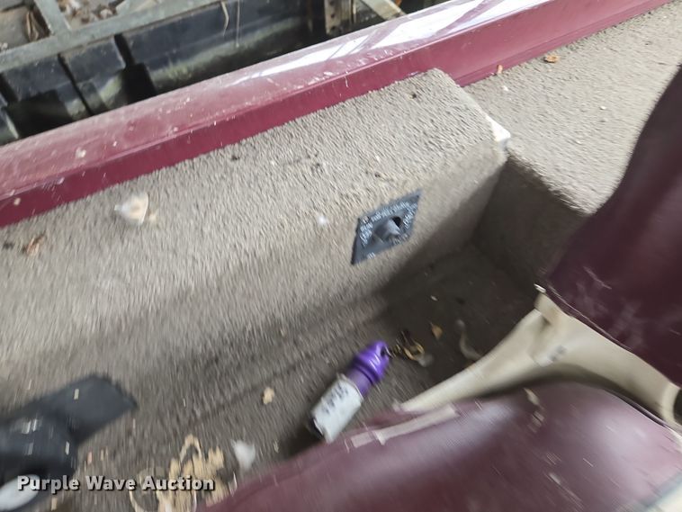 image for item EE8514 2002 Lowe  170W boat