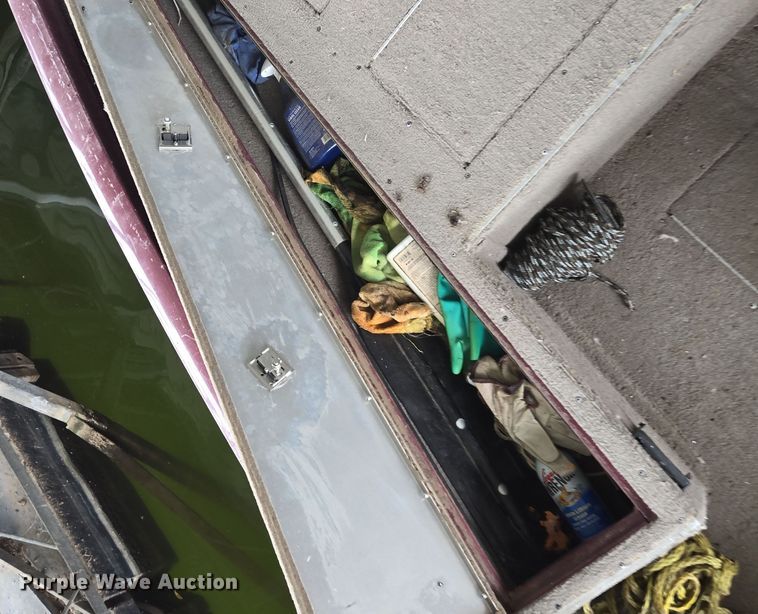 image for item EE8514 2002 Lowe  170W boat