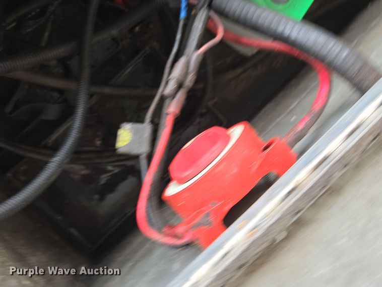 image for item EE8514 2002 Lowe  170W boat