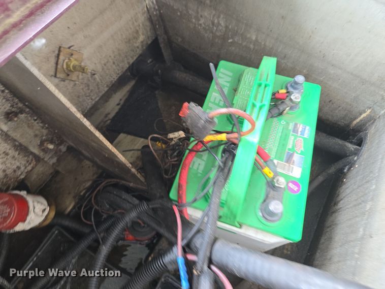 image for item EE8514 2002 Lowe  170W boat