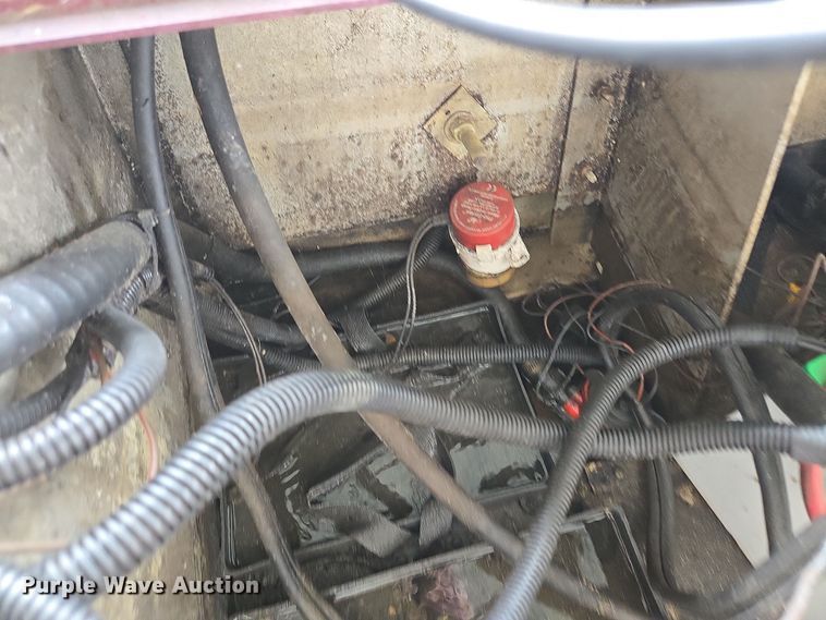 image for item EE8514 2002 Lowe  170W boat