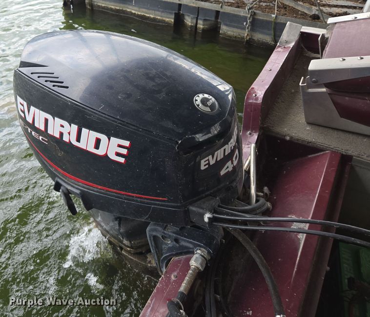 image for item EE8514 2002 Lowe  170W boat