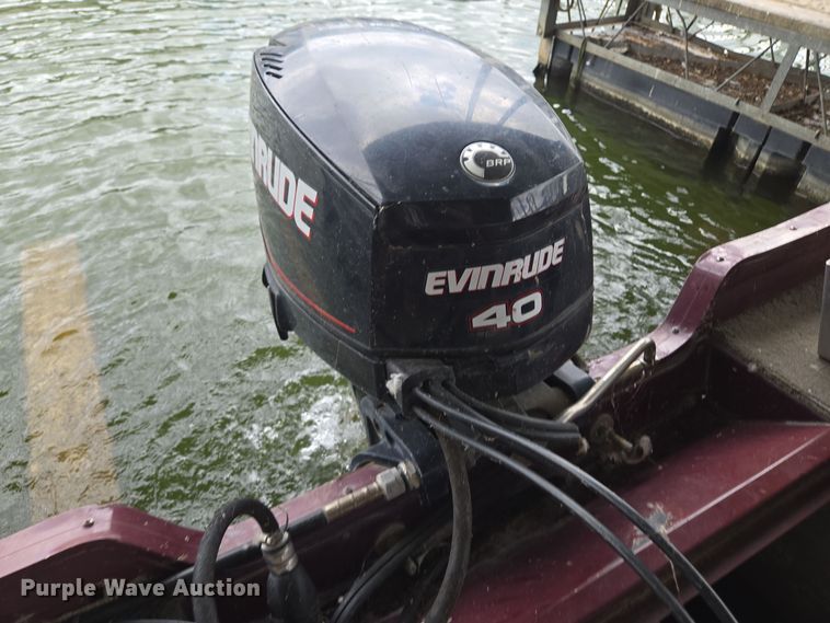 image for item EE8514 2002 Lowe  170W boat