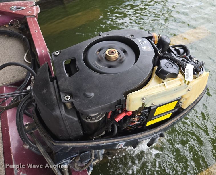 image for item EE8514 2002 Lowe  170W boat