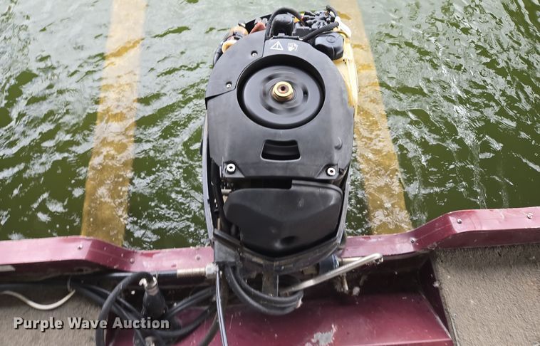 image for item EE8514 2002 Lowe  170W boat
