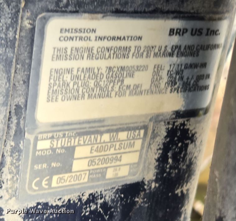 image for item EE8514 2002 Lowe  170W boat