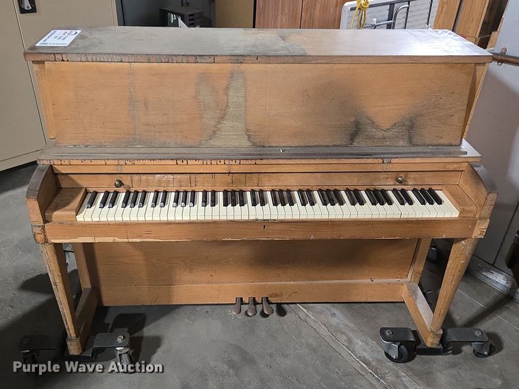 image for item EE8525 (2) pianos 