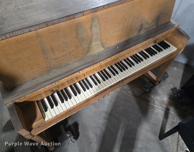 image for item EE8525 (2) pianos 