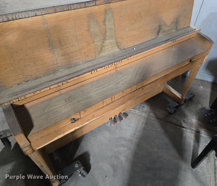 image for item EE8525 (2) pianos 