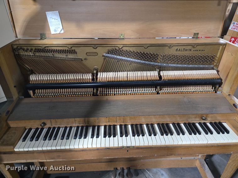 image for item EE8525 (2) pianos 