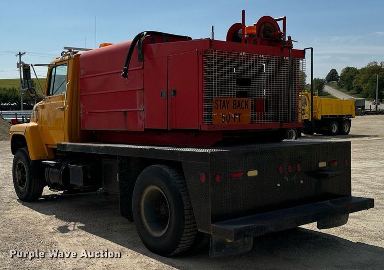 image for item EG6682 1986 Ford 8000 flatbed truck