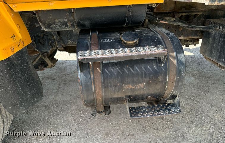 image for item EG6682 1986 Ford 8000 flatbed truck