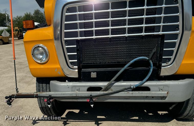 image for item EG6682 1986 Ford 8000 flatbed truck