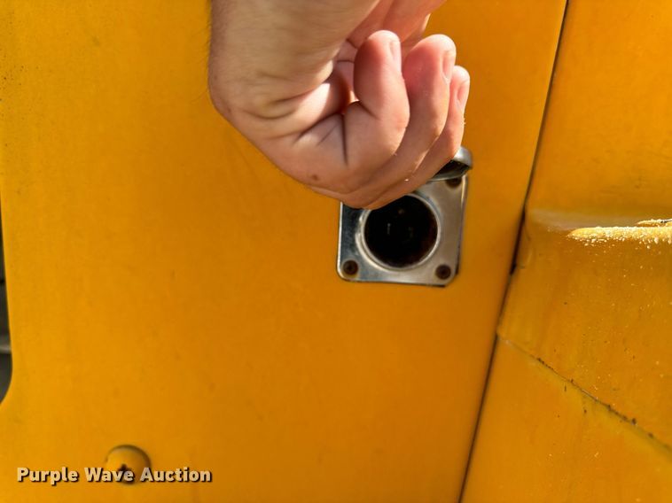 image for item EG6682 1986 Ford 8000 flatbed truck