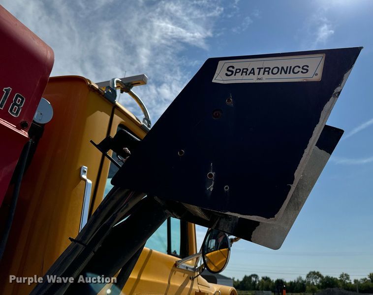 image for item EG6682 1986 Ford 8000 flatbed truck