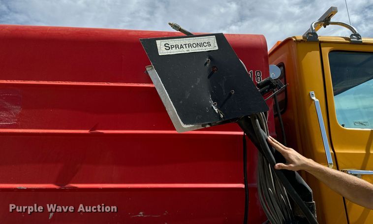 image for item EG6682 1986 Ford 8000 flatbed truck