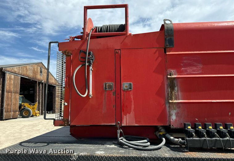 image for item EG6682 1986 Ford 8000 flatbed truck