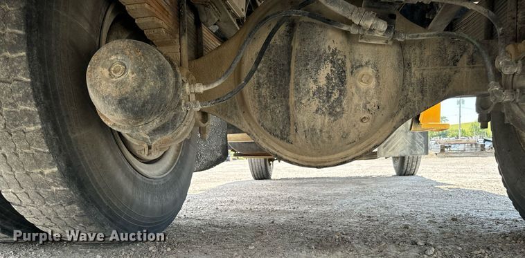 image for item EG6682 1986 Ford 8000 flatbed truck