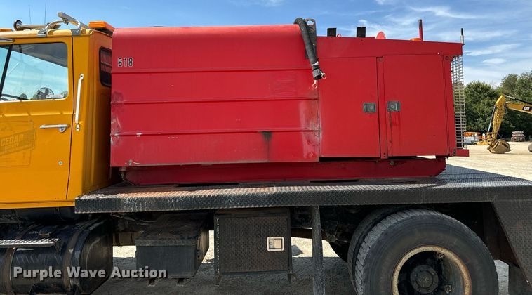 image for item EG6682 1986 Ford 8000 flatbed truck